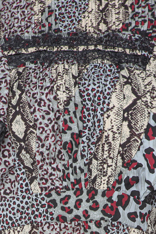 Rochie lunga cu animal print si volane ONETEASPOON - detaliu