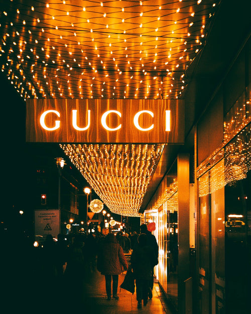Magazinul Gucci din Berlin, pe tim[ de noapte