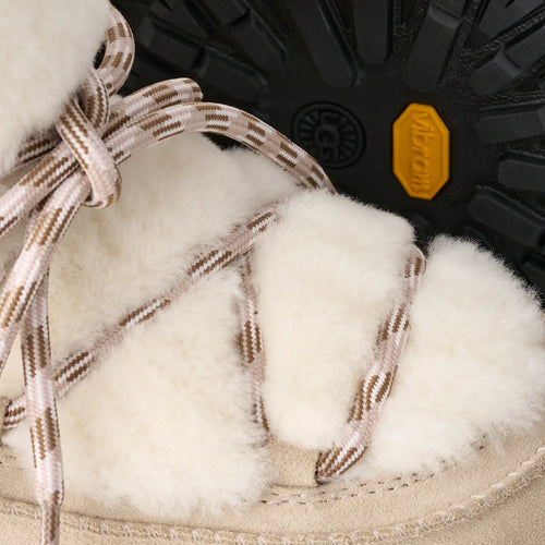 Gheata UGG Classic Tread Fluffed Boot