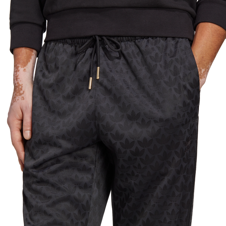 Pantaloni barbati Adidas Originals Graphics Monogram Tracker - detaliu