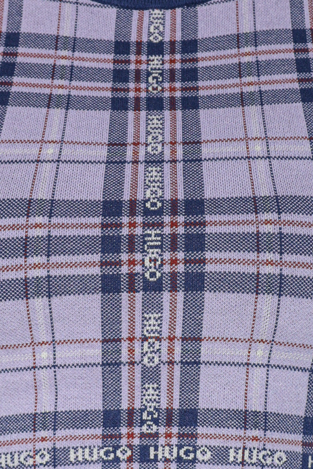 pulover scurt - detaliu logo