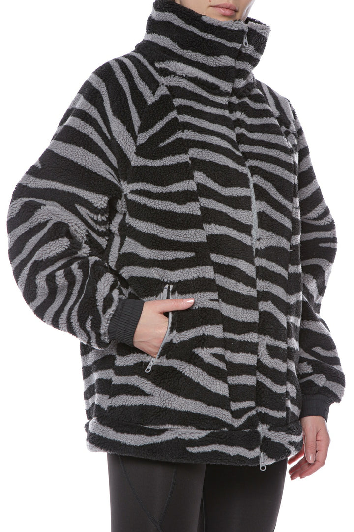 geaca cu animal print adidas